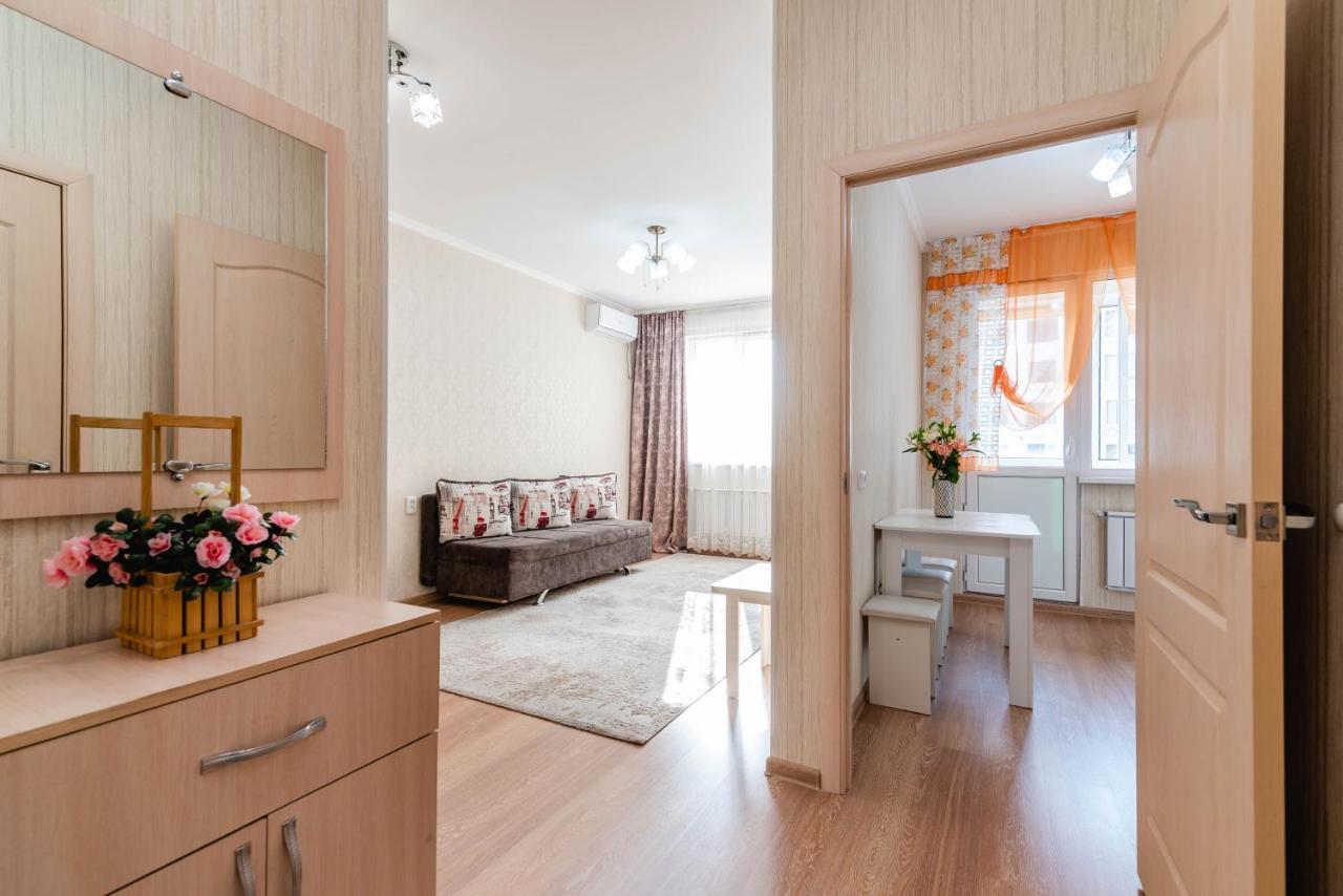 Akvarel Apartment near ADK Alma-Ata Exteriör bild